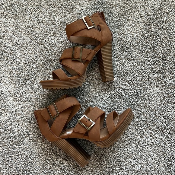 Brown wrapped gladiator shoes with chunky heels - Picture 1 of 6